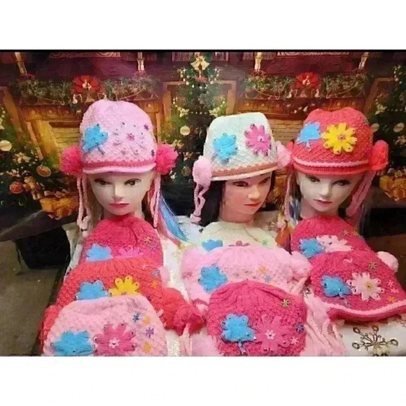 HAND knitted girl hat with knitted applique with beads for 3-6 year old. NEW. - Picture 5 of 7